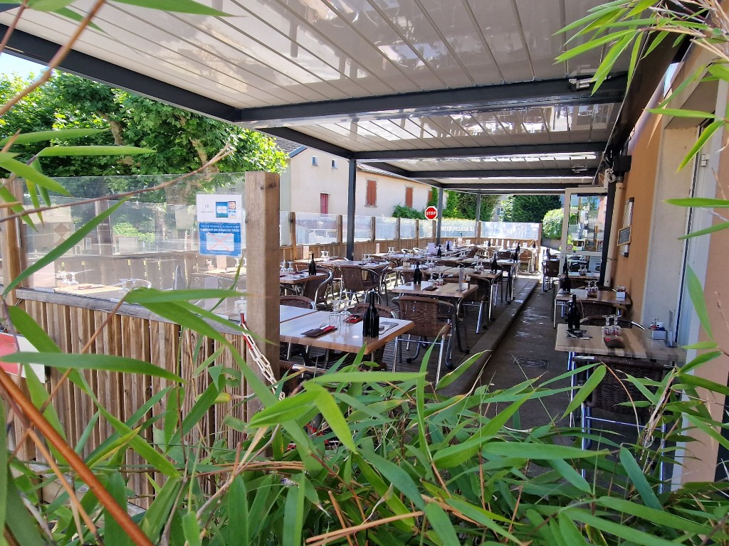 Terrasse sous la pergola